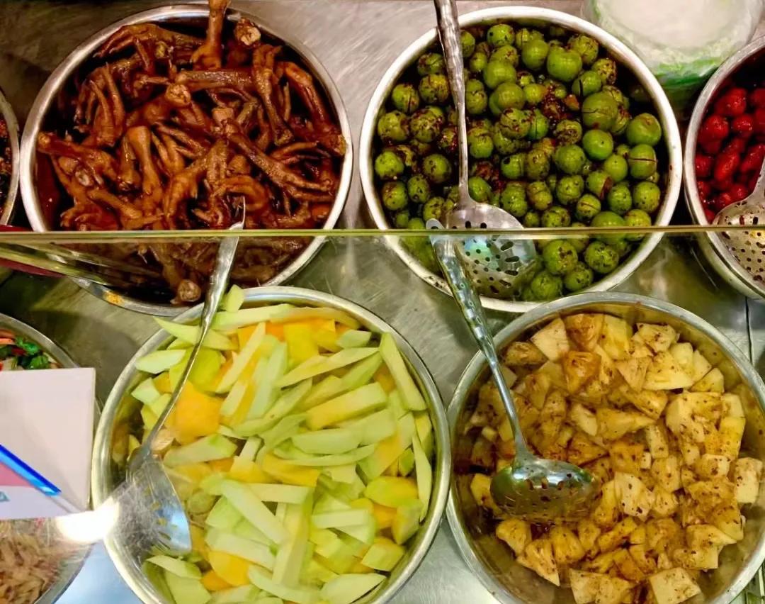 吃货们千万不要错过的昆明美食街,昆明翠湖公园附近美食街