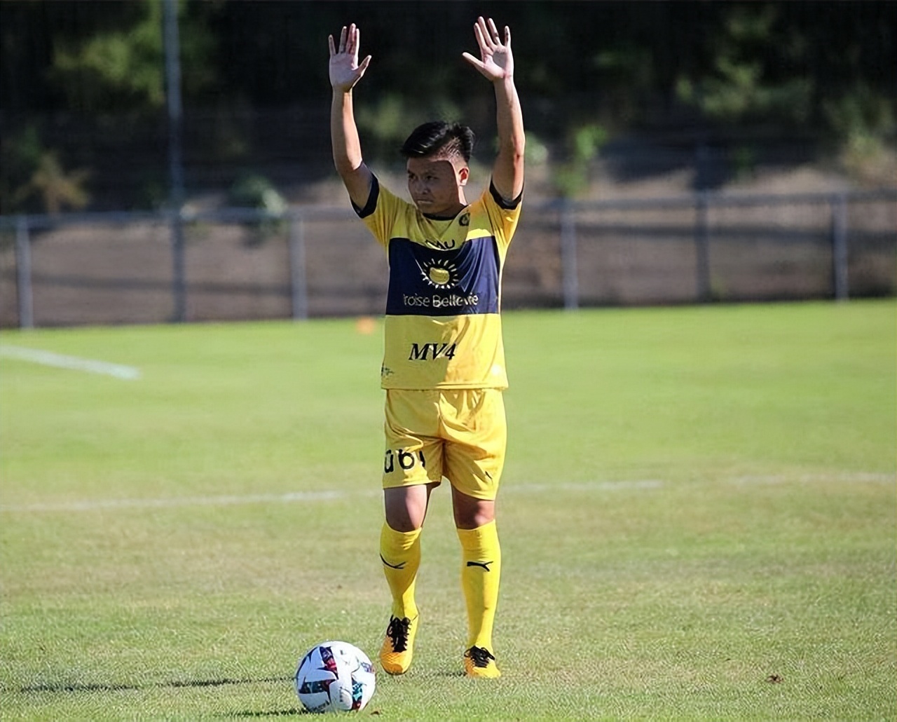 越南梅西沦为替补！球队7轮不胜法乙垫底，碰瓷武磊还太早