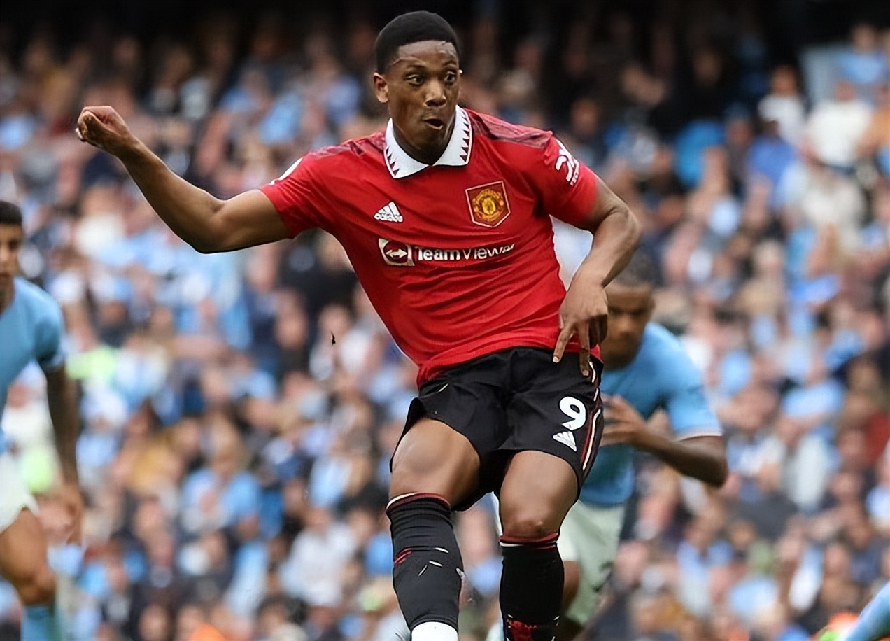 滕哈格更换曼联离谱阵容,曼联阵容与滕哈格的体系建设