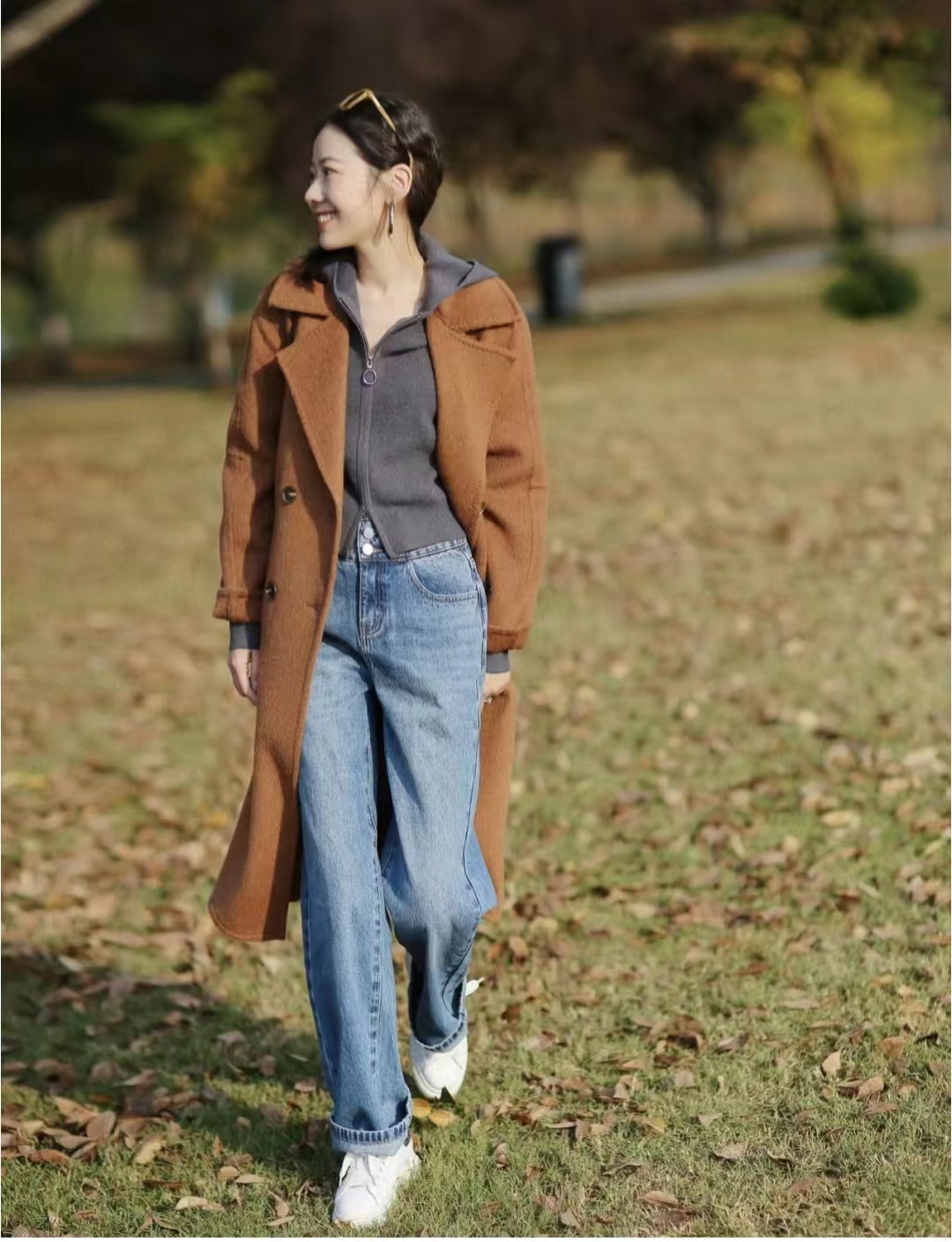 驼色浴袍大衣怎么搭配更高级,大衣棉服驼色穿搭女秋冬