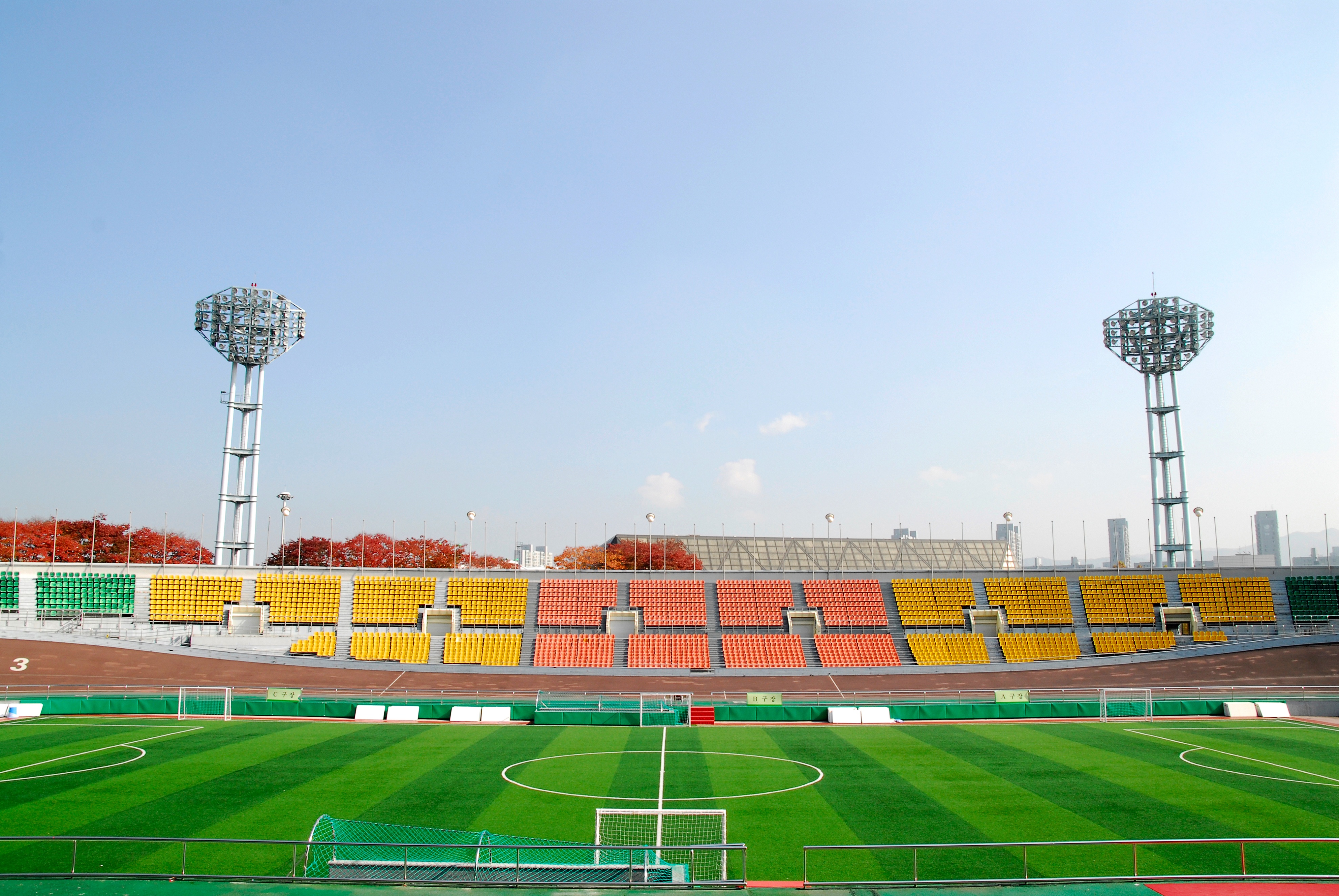 人造草坪好坏怎么辨别,怎样鉴别人造草坪质量