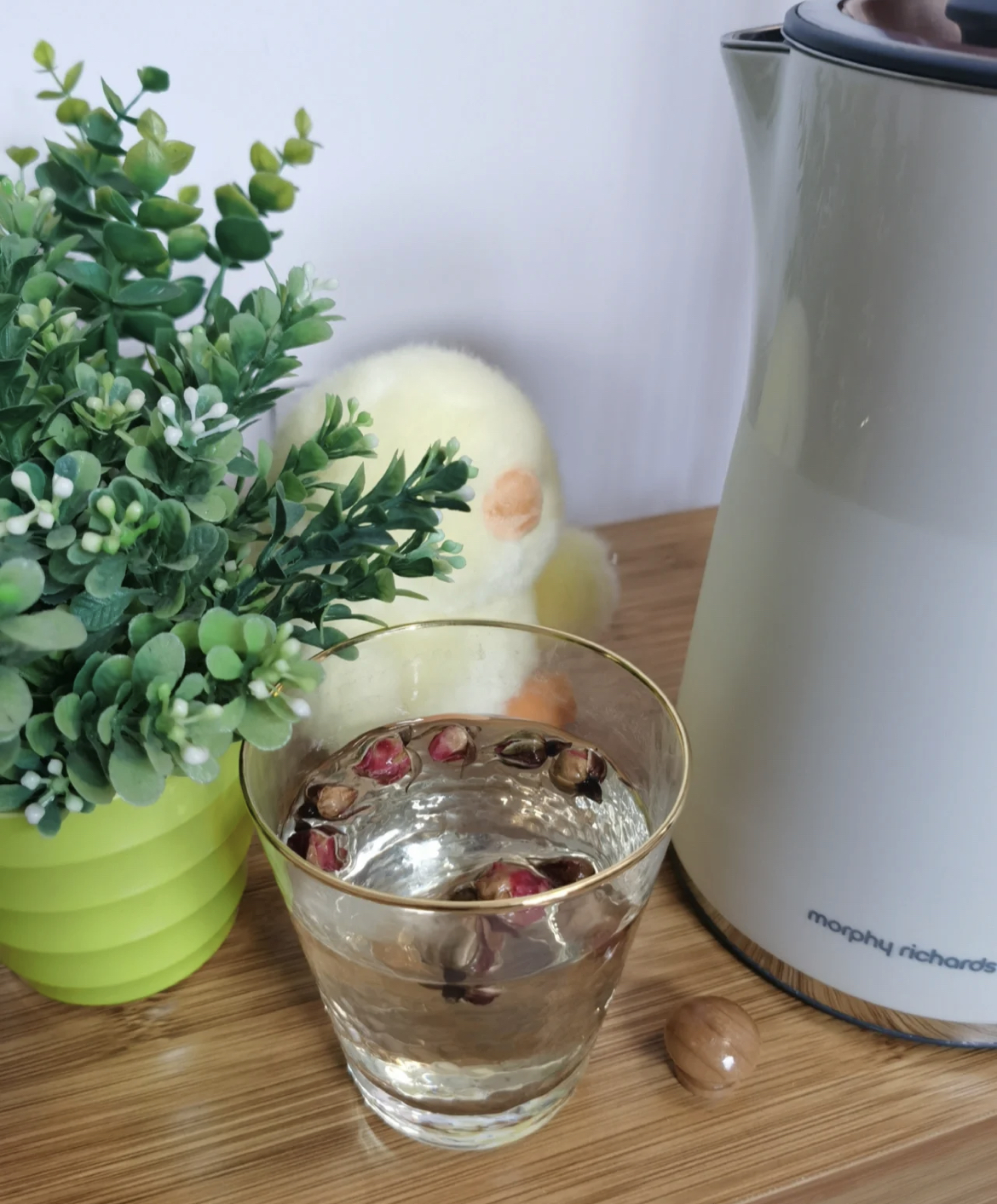 热水壶和即热饮水机哪种好,即热饮水机和恒温水壶比较