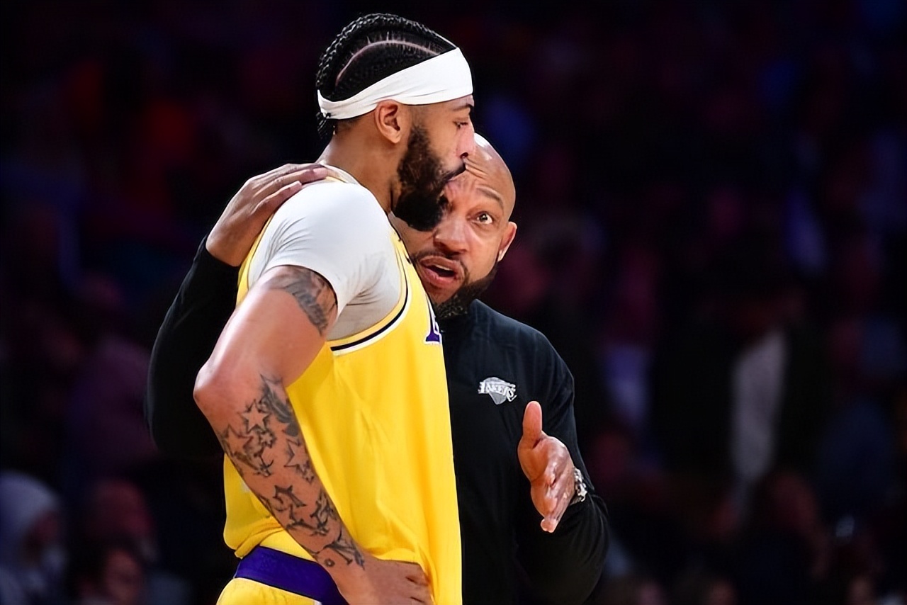 头孢教练打雄鹿战术,头孢教练三后卫