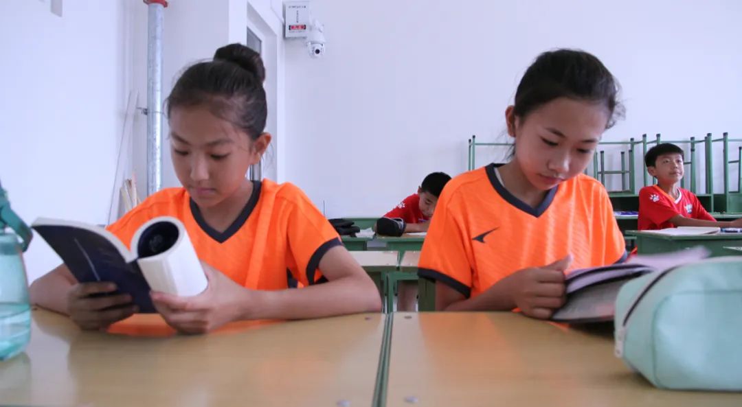 青训团不简单！练球读书要双翼