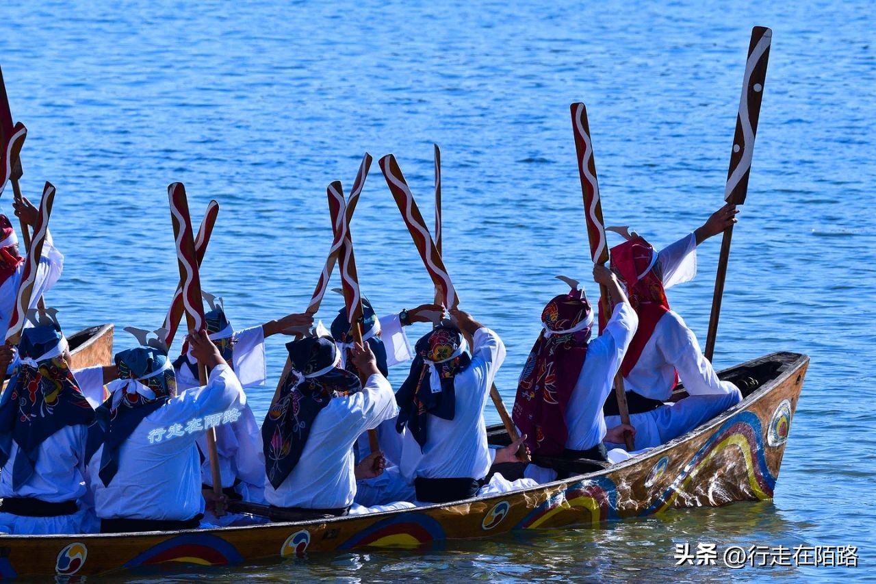 琉球竹富岛：红瓦屋顶石狮镇宅，小葱豆腐长命百岁