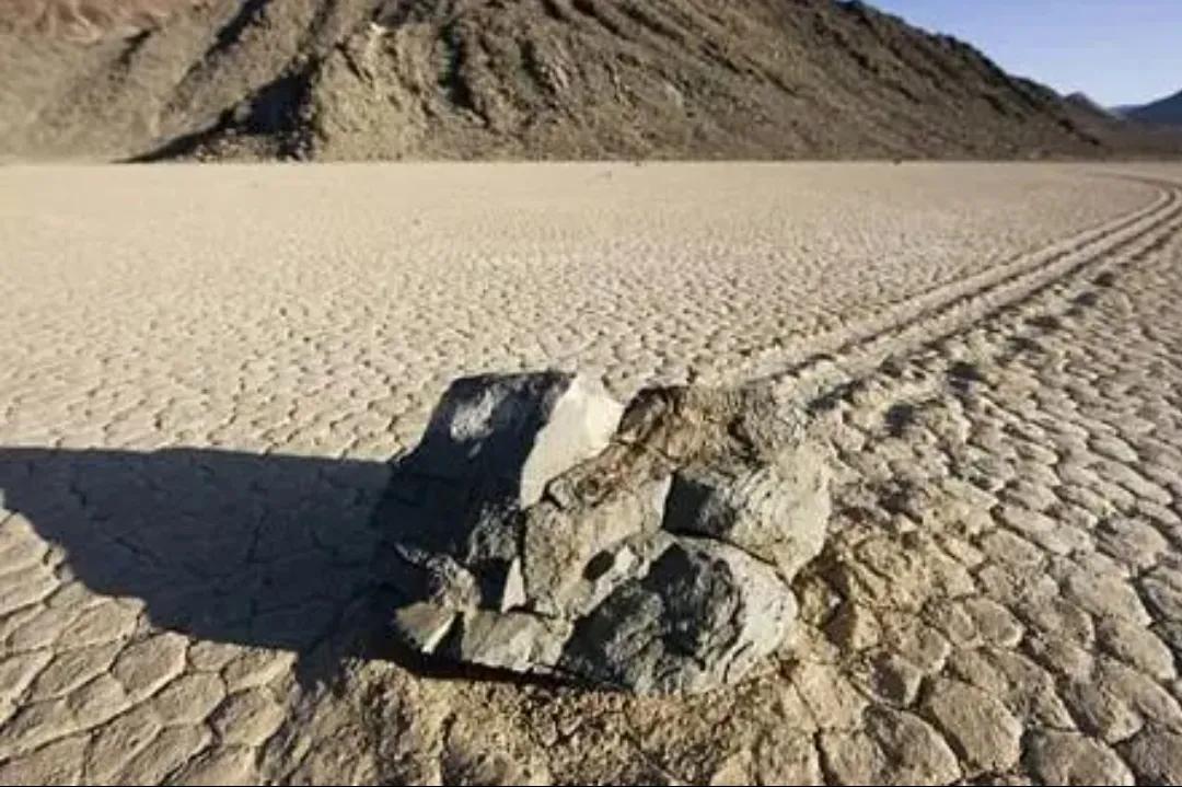 超自然未解之谜：诡异的死亡谷“漂移石”