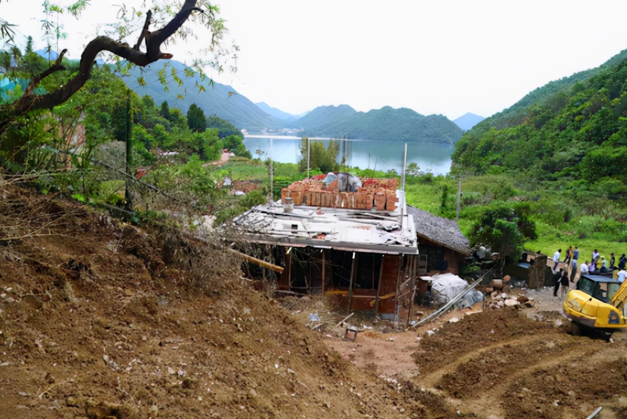 浙江老农翻建老宅竟再挖出天价宝,浙江老农翻新房子