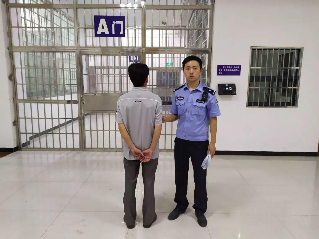 高考后找大姐姐释放“压力”，现在年轻人，到底有多累？