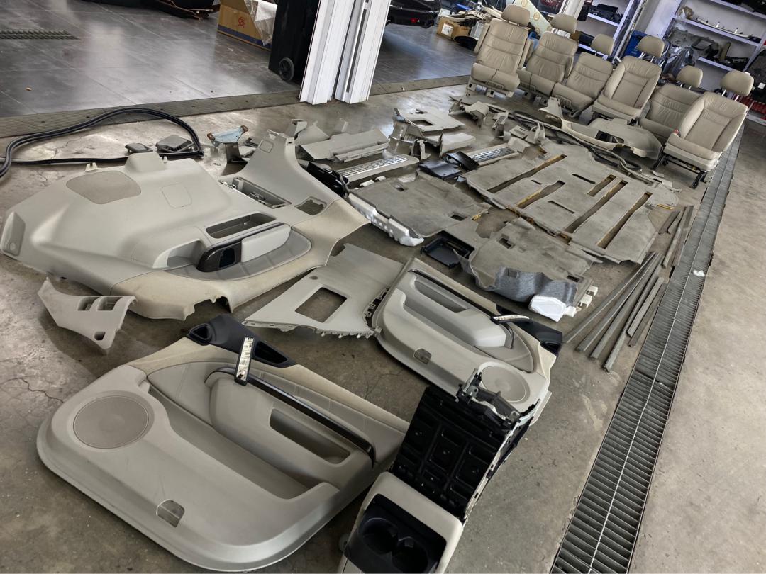 老款艾力绅二手车修复,老车翻新艾力绅