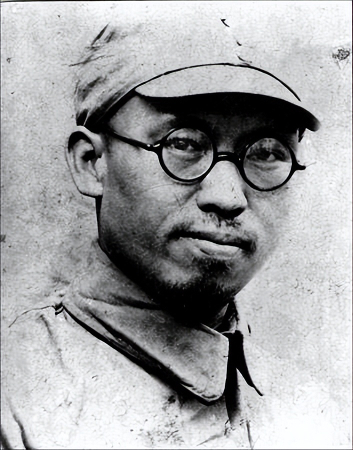 胡奇才突遭敌机轰炸,不怒反喜:我军赢定了