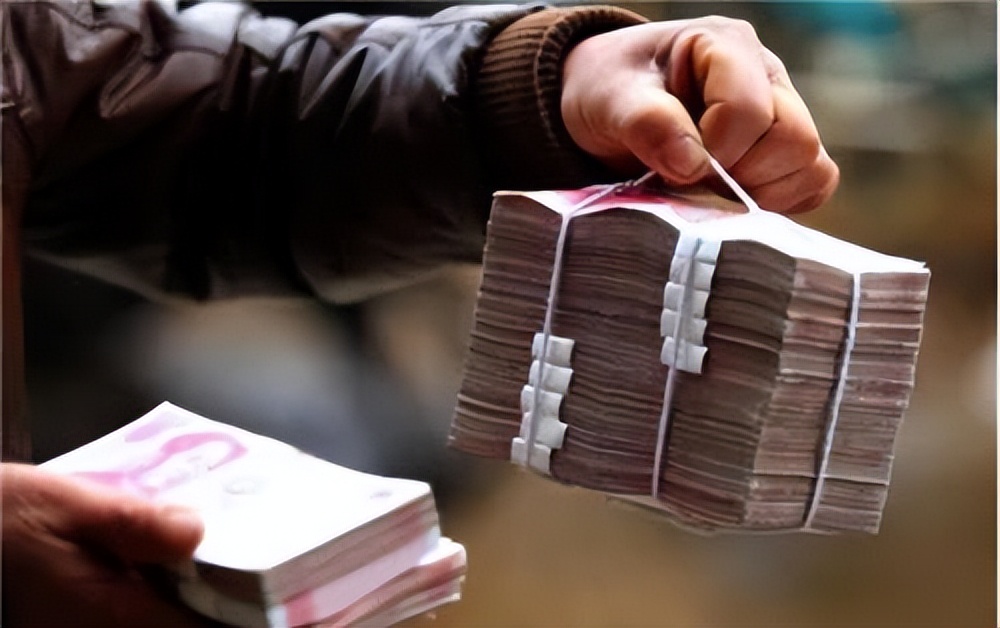 越南人民币被当众摆放在街头,为什么越南大街上放人民币