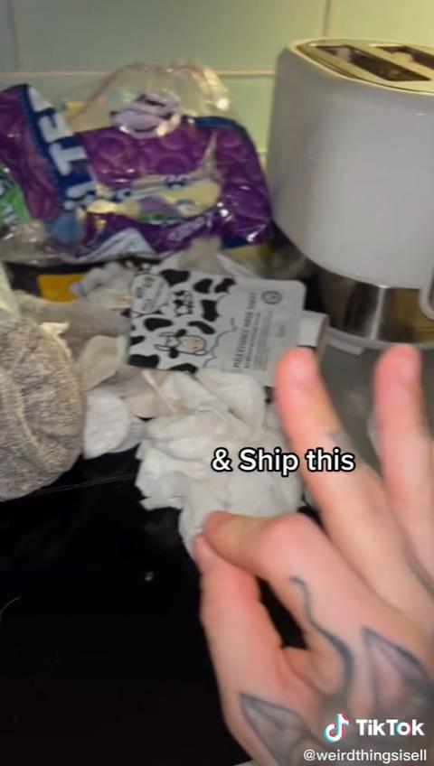 美国女子网售重口垃圾：灰尘脏水，指甲舌苔，真有人高价买？