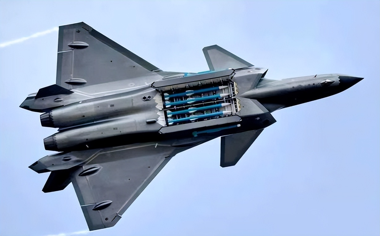 解放军有和f16战机抗衡的吗,f16能打歼20吗