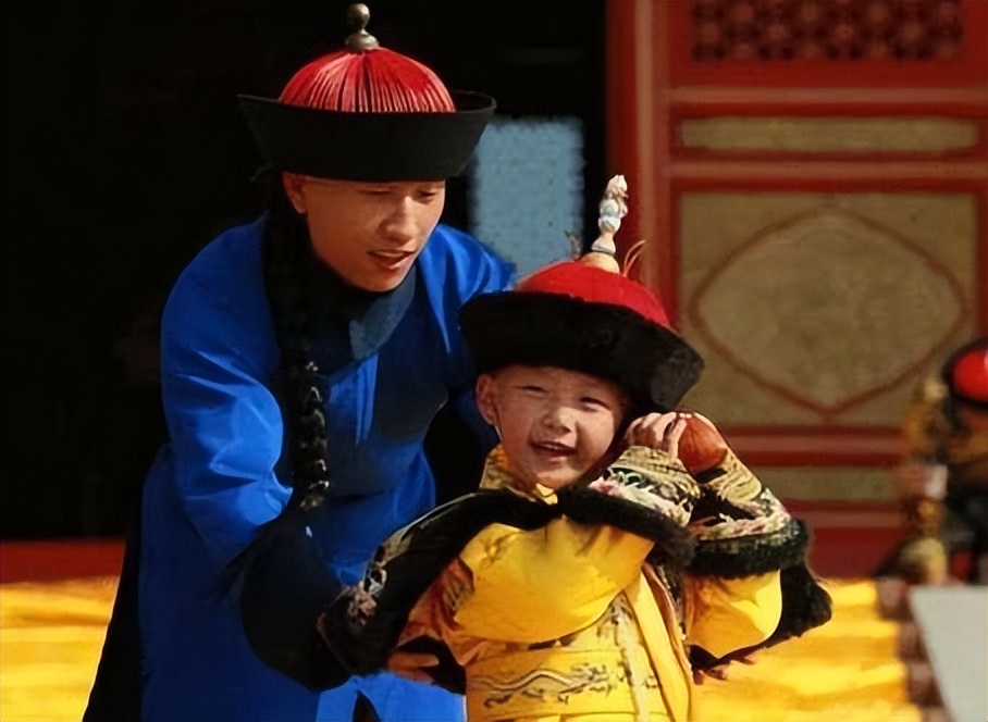 老汉宝刀卖500万专家指责现场,老人500万卖宝刀专家指责