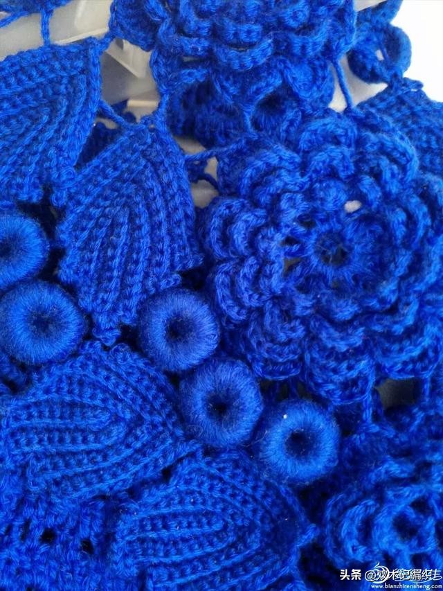 仿毛线球封面款：简单好看的女士爱尔兰钩花领套头衫