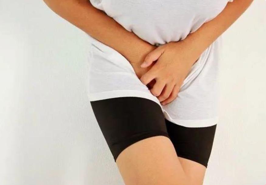 女性腹股沟发黑是什么原因怎么办,女性月经发黑成块状是什么原因