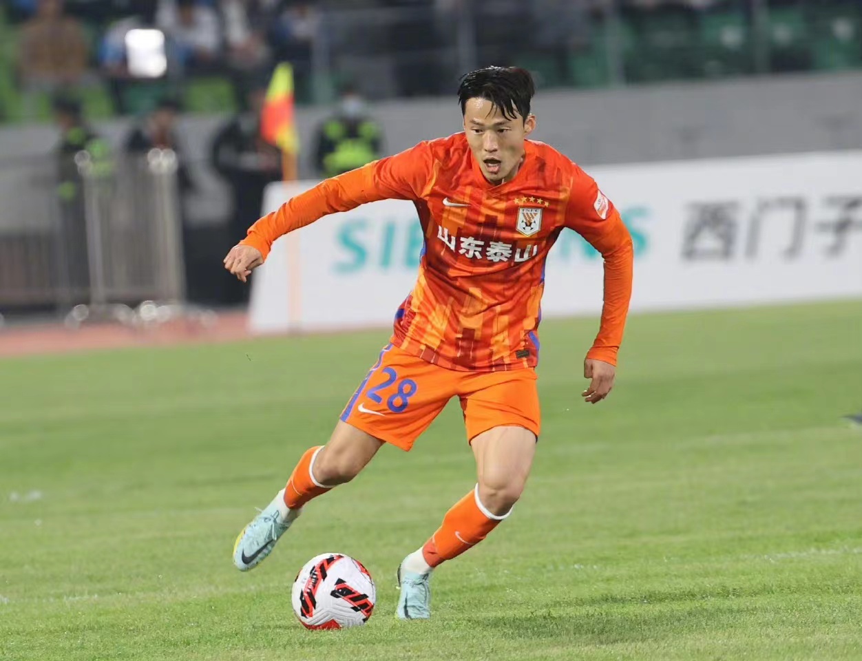 超越徐新!中场最强后腰组合登场！南通支云面临压力