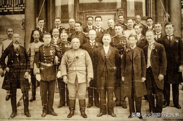 您知道袁世凯是啥时候产生了当皇帝的想法的？