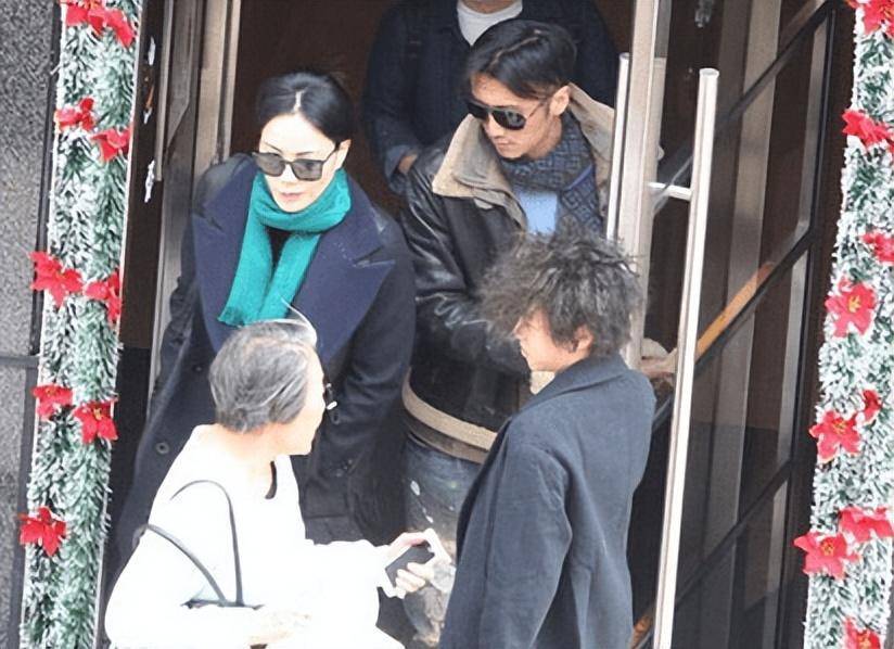 谢霆锋为什么如此喜欢王菲,谢霆锋为何喜欢王菲这么多年