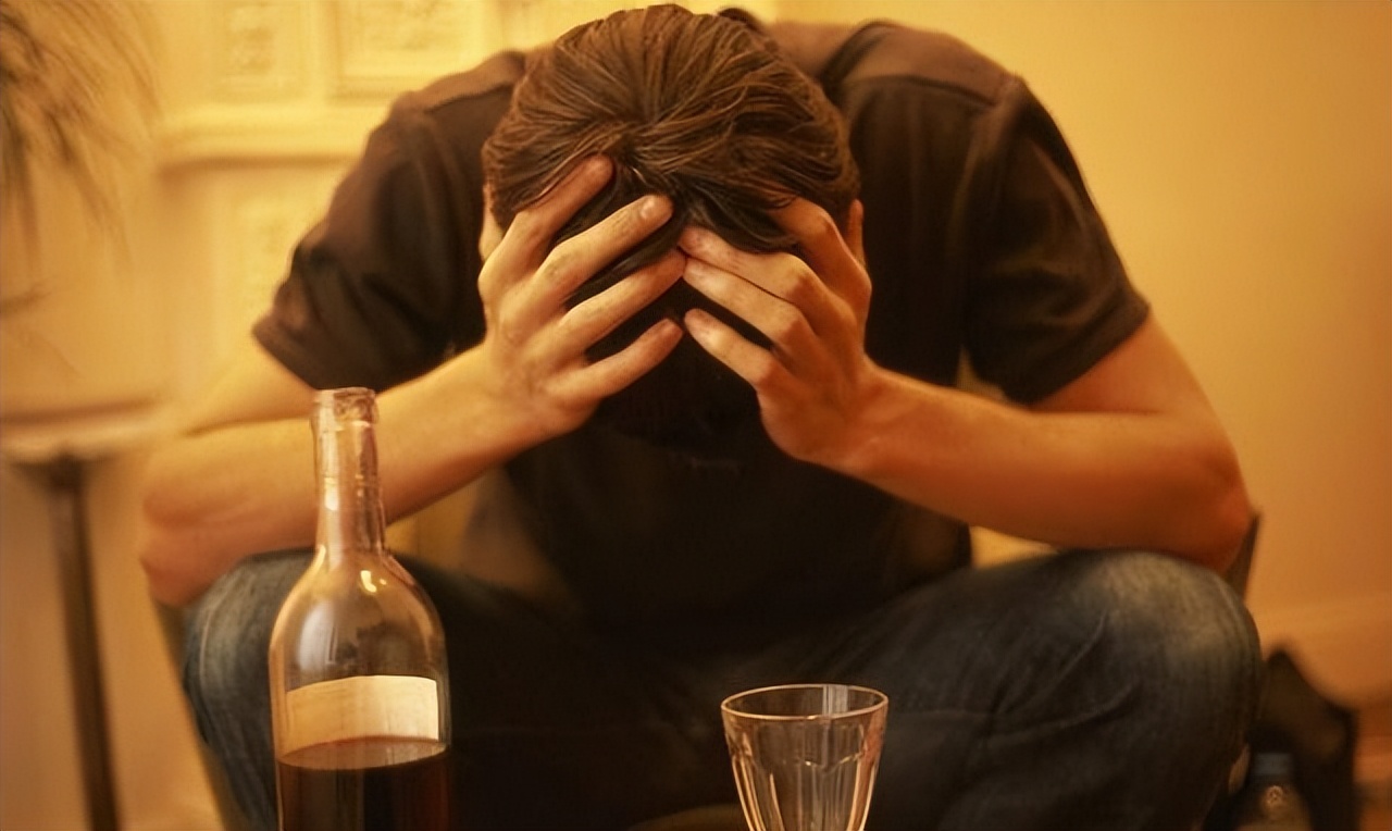 人到中年别喝太多酒,人到中年不要再喝这几款廉价酒