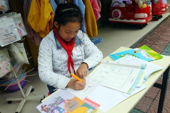 前面4人后面7人一共几人,前面4人后面六人一共多少人