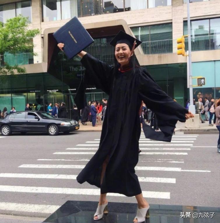 陈法拉谈婚后生活,陈法拉二婚后与女儿合影