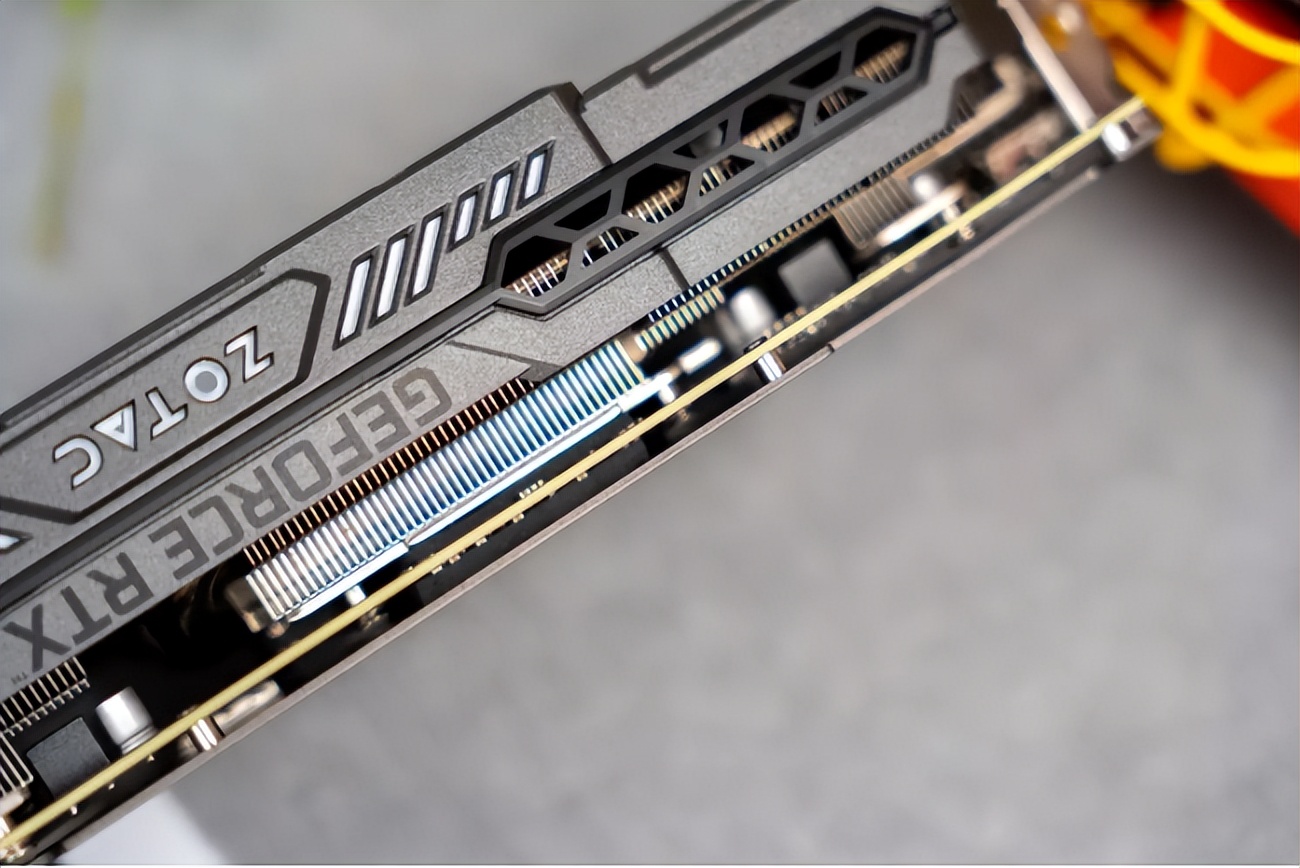 xpg白色机箱,xpg白色和金色