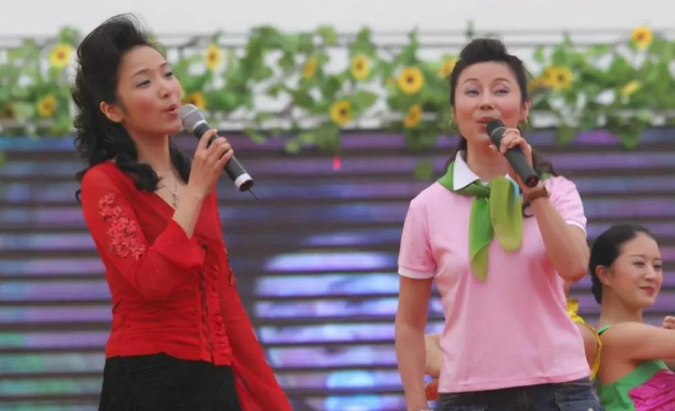 主持人管彤41岁嫁普通丈夫,著名主持人管彤结婚了吗