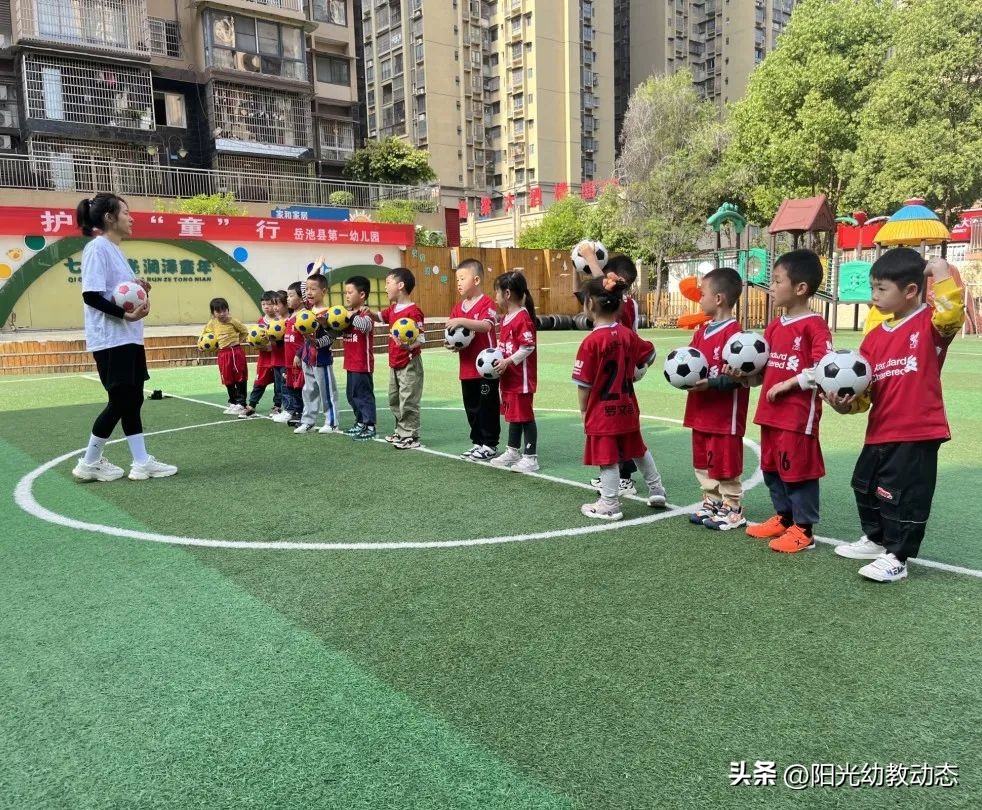 岳池县小学足球比赛,足球大比拼幼儿园游戏