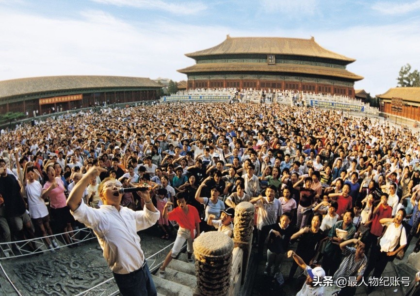 疯狂英语李阳拿家暴当噱头,疯狂英语李阳被指家暴女儿