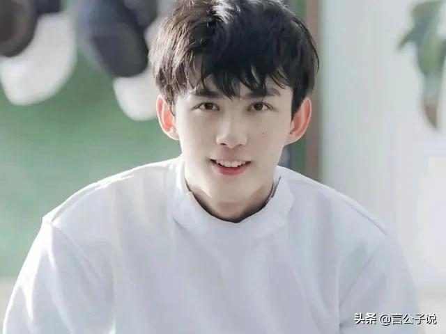 长着兔子脸的男明星有哪些,长得像兔子牙的男明星