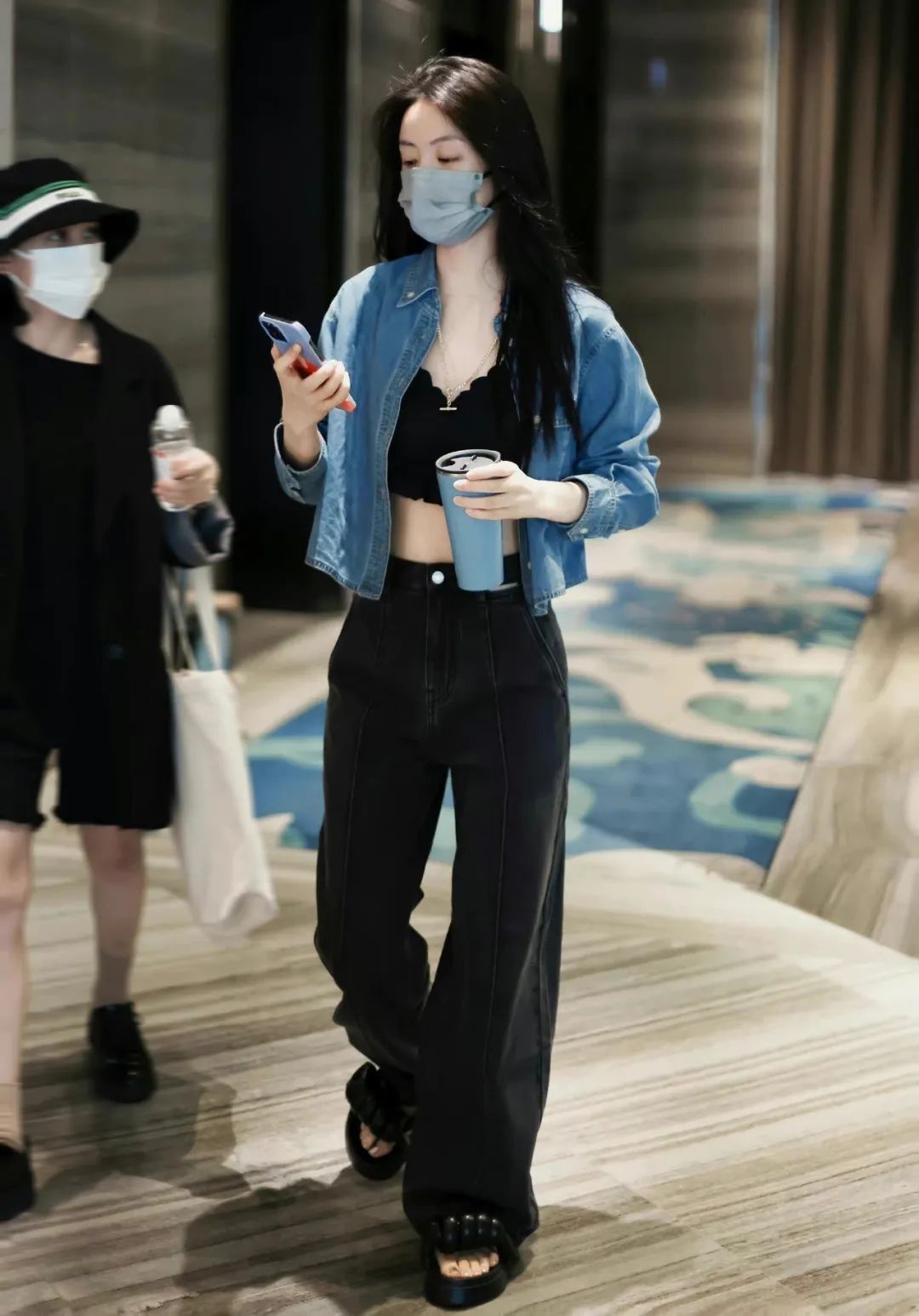 秋款牛仔外套怎么穿好看又时尚,秋天大版牛仔外套怎么搭配好看