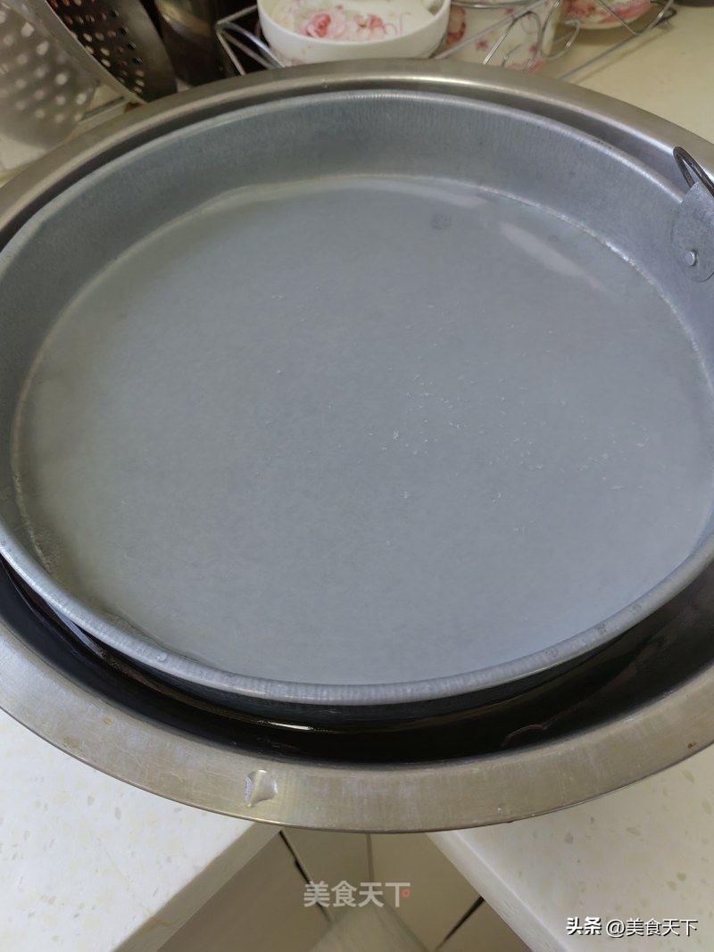 外面卖的凉皮是什么做的,外面买的凉皮还要煮吗