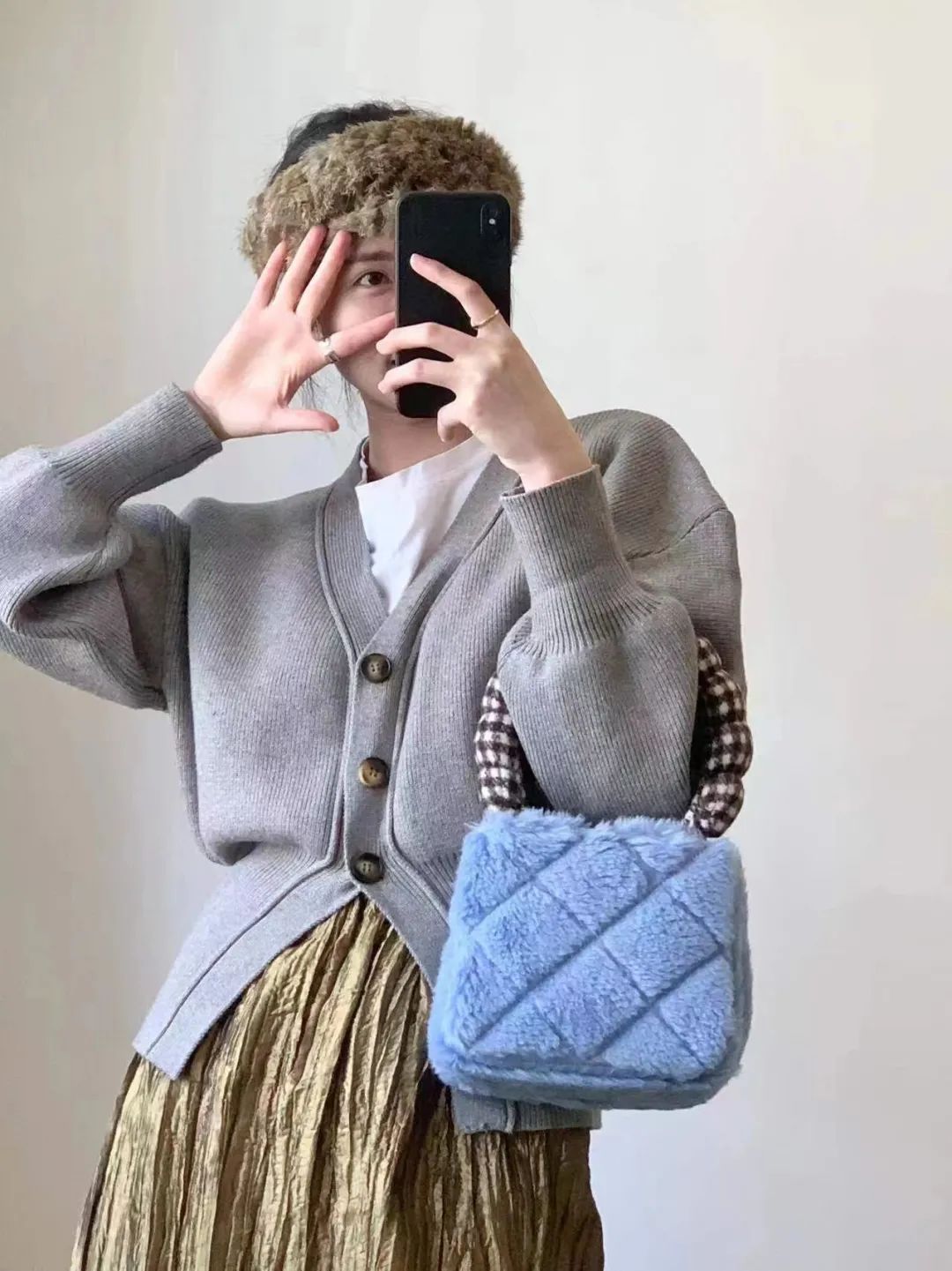 为什么我劝女生买便宜的包包？