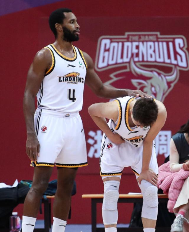 辽宁男篮获7连胜杨鸣,杨鸣换上辽宁男篮18年夺冠阵容