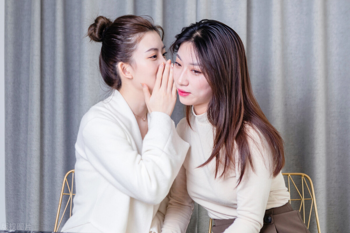 女性下边有异味是什么原因,女性下边有臭味咋回事