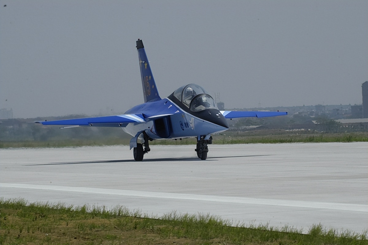 中国教练机l15图片,中国装备志