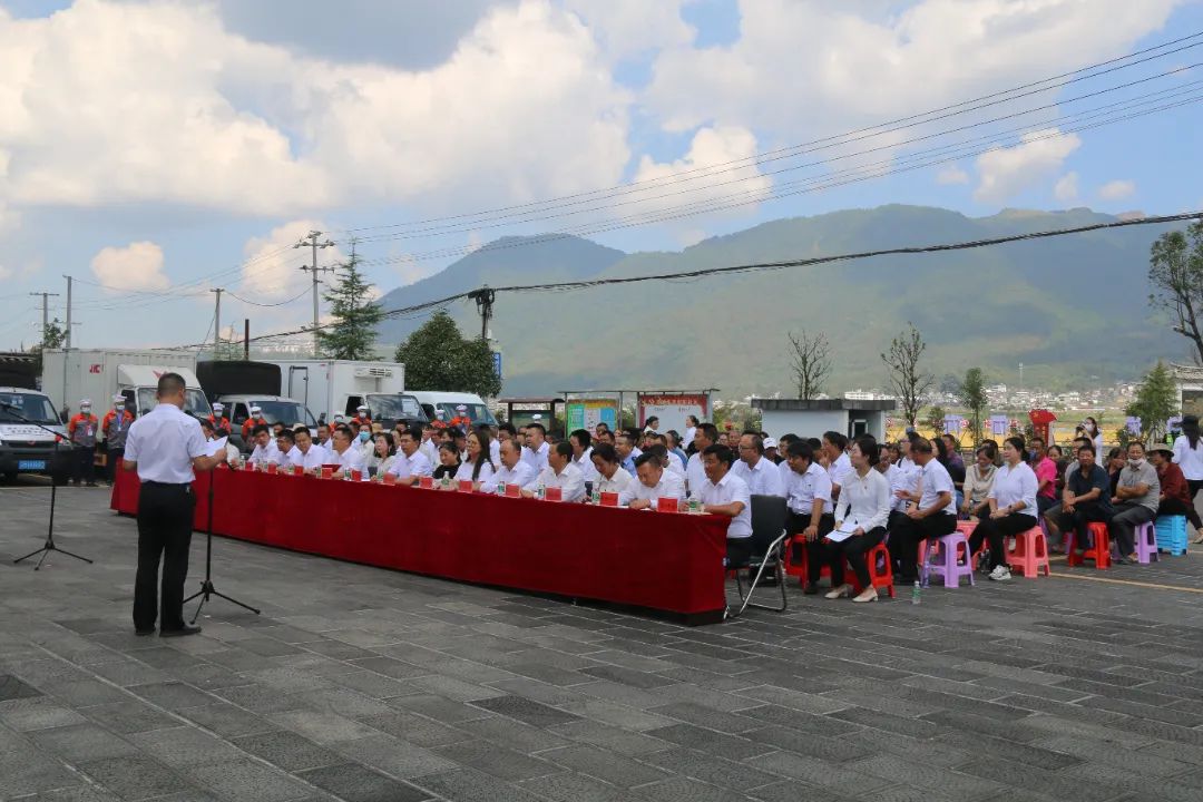 腾冲“胡韦刘”饵丝农民专业合作社举行签约暨配送仪式