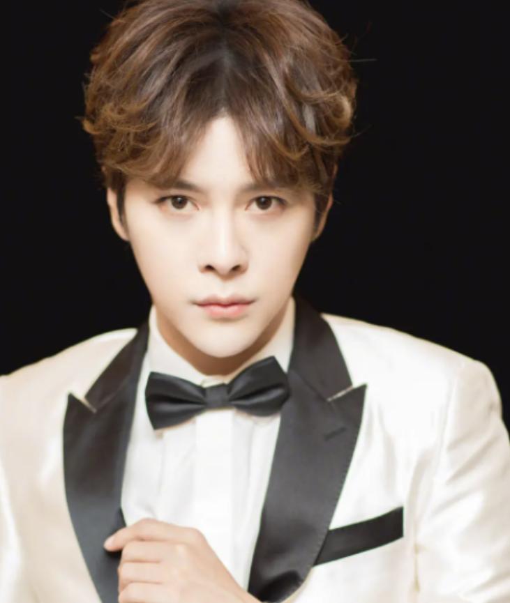 假下巴对决！谁的能戳死人，谁的下一秒就飞出去，谁的越整越残？