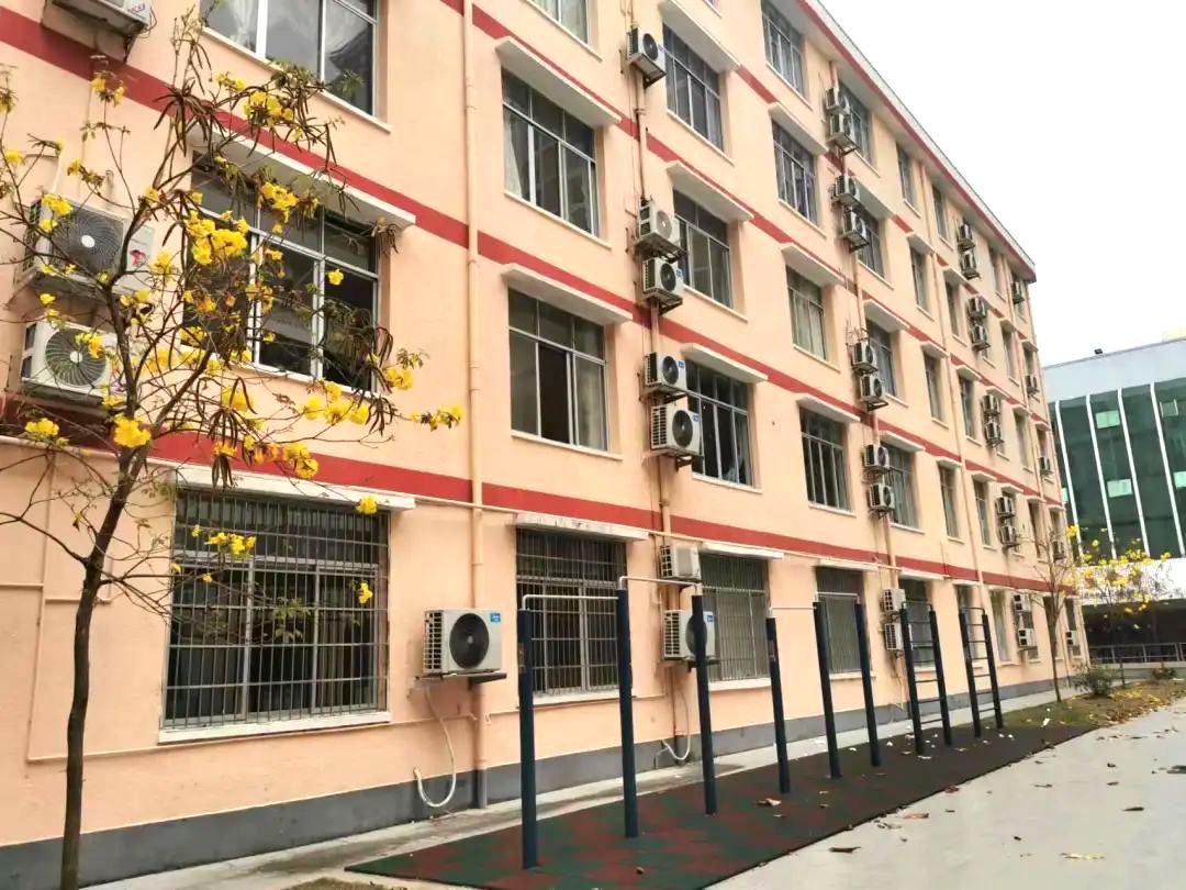 学校体育设施现状,上新学校好吗