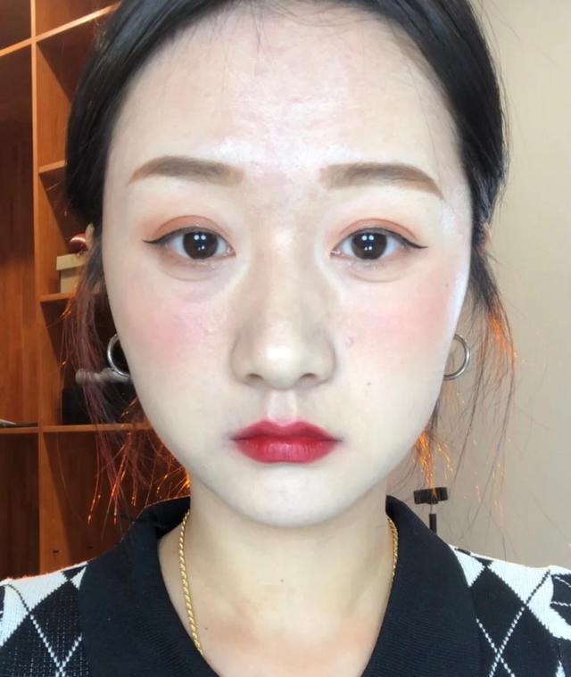 化妆后差别很大是什么原因,化妆不好看的原因