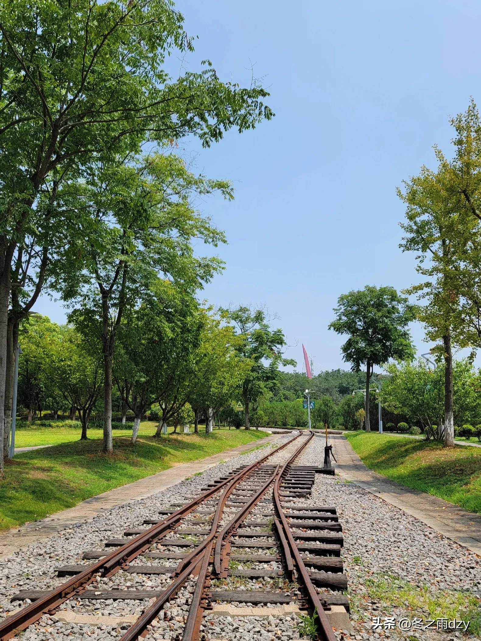 南昌舰主题园凤凰洲湿地公园,凤凰洲建军广场