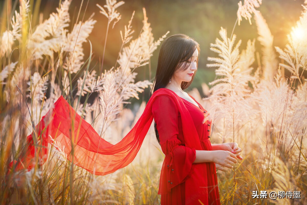 阿姨公园拍照怎么拍出高级感,中年妇女拍照怎么拍出高级感