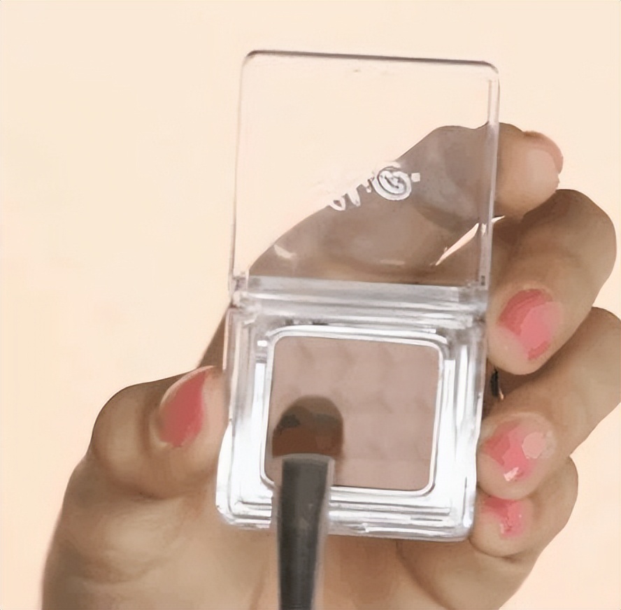 先画眼线还是先画眼影的教程,单眼皮如何画眼影妆初学者教程