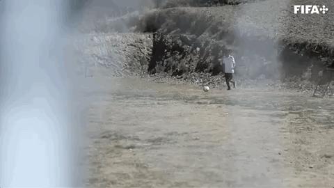 把最好的岁月给了足球,把足球还给足球