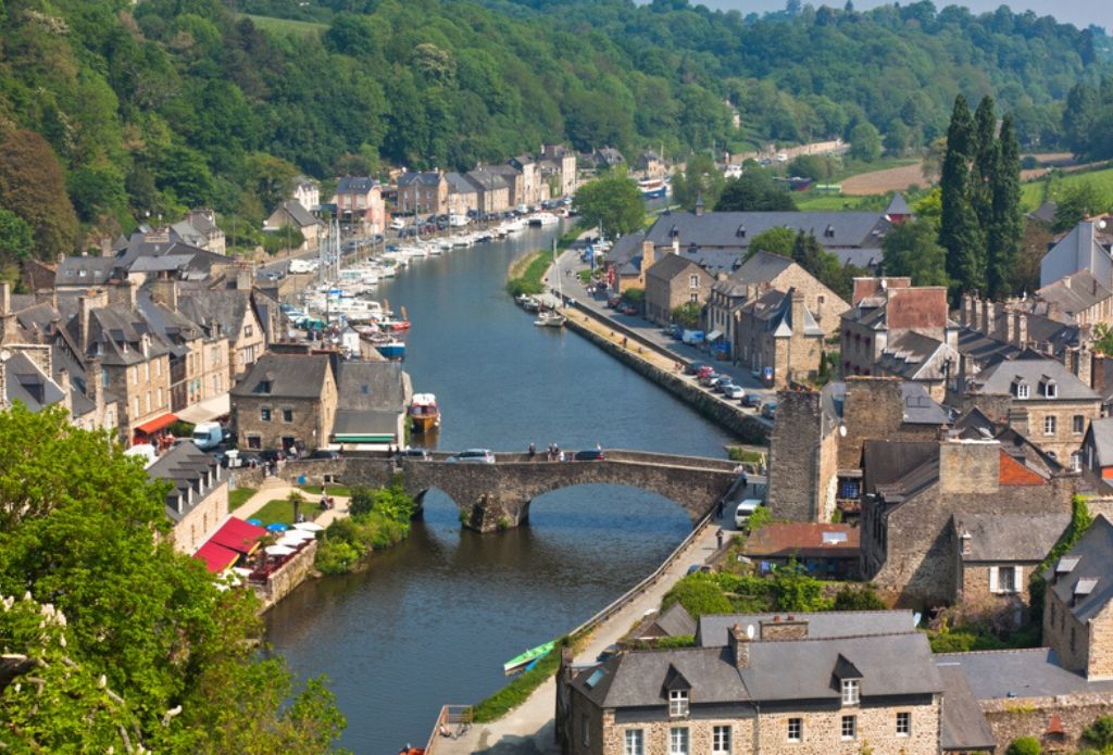 迪南：凝固中世纪法国，时光回到布列塔尼荣耀，半木结构建筑如画