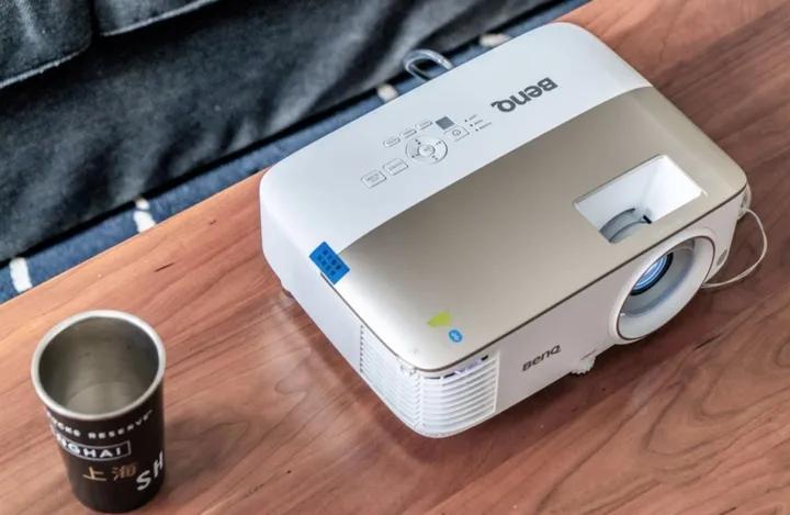 极米和明基投影仪怎么选,家用明基还是极米投影机好