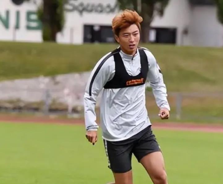 杨旭在日本踢球,杨旭踢野球