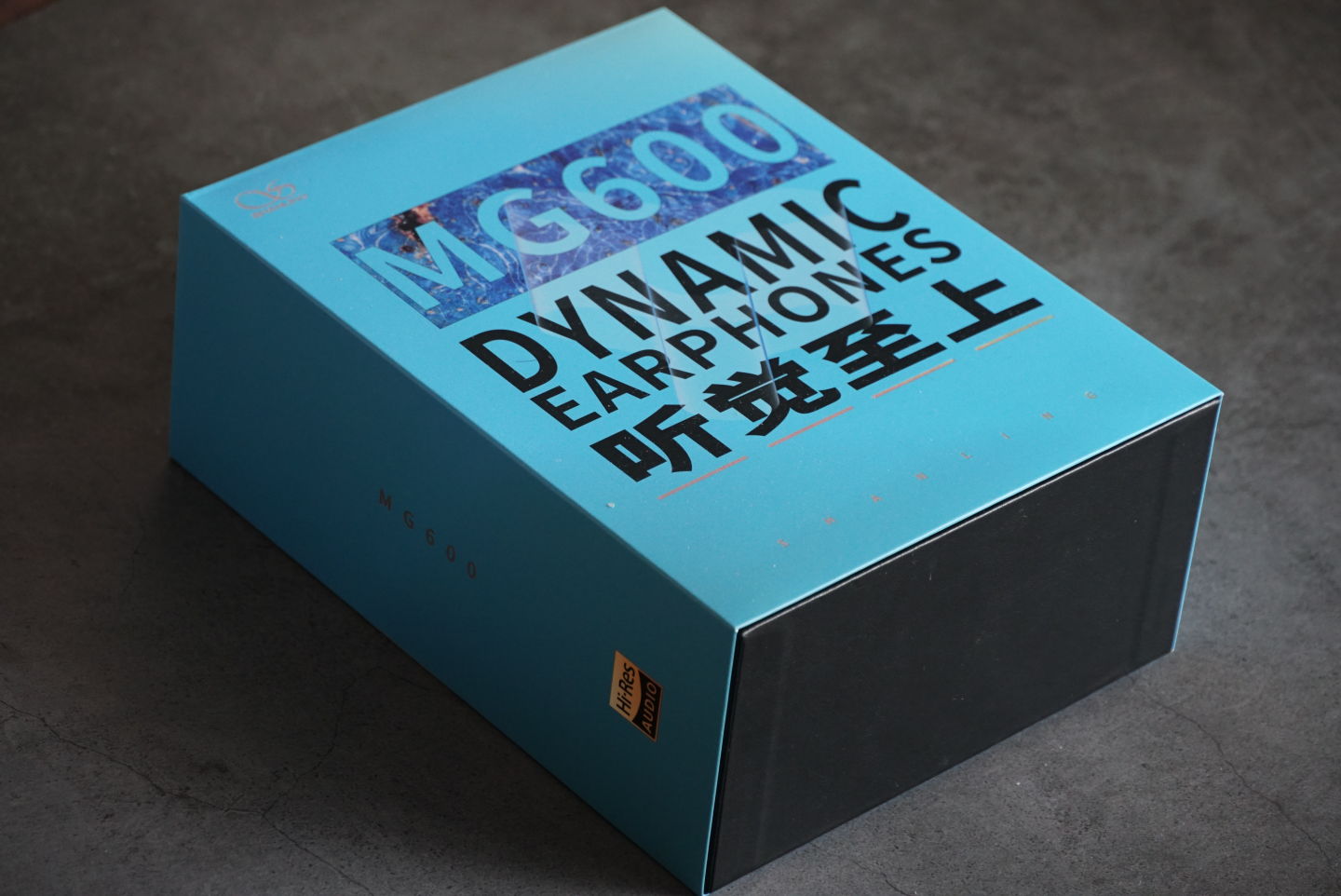 就像是送到宫里的耳机，仅3000元出头，靛蓝色木制入耳式动圈杰作