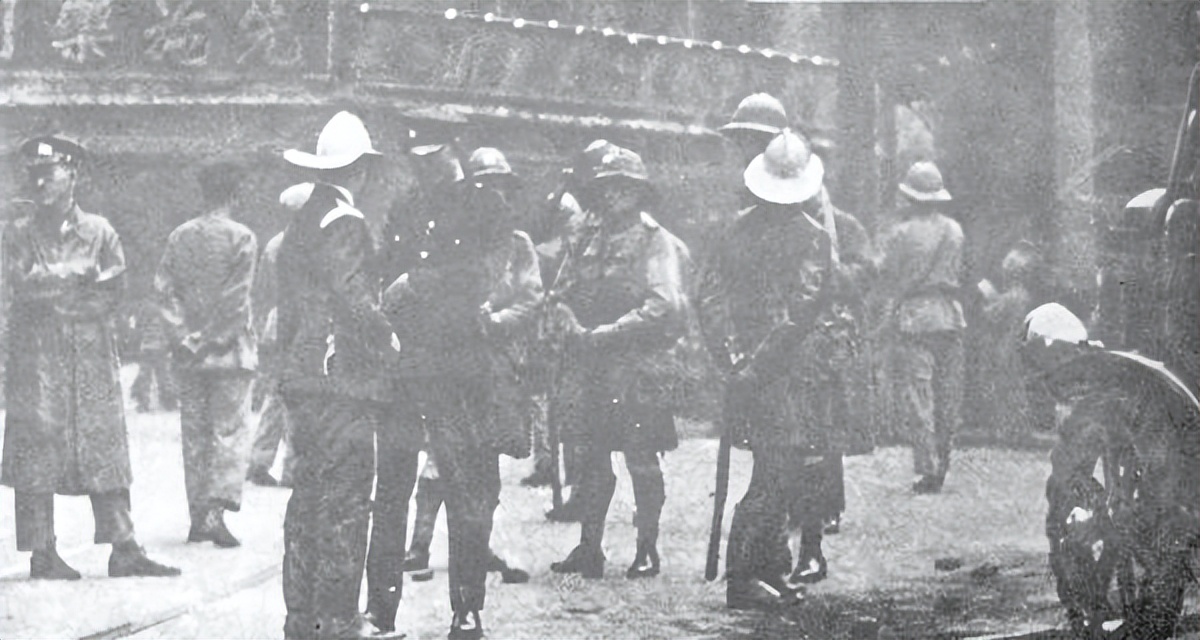 “巾帼女英雄”刘桂贞：肠子流出2寸坚持战斗，被授予上尉军衔！